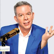 How tall is Elvis Duran?